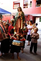 Sábado 9 de diciembre del 2017. Tuxtla Gutiérrez. IndÃÂgenas de San Juan Chamula regresan después de visitar la Virgen de Juquila y agradecen en la iglesia de Guadalupe antes de continuar hacia las comunidades de Los Altos de Chiapas. Sábado 9 de diciembre del 2017. Tuxtla Gutiérrez. IndÃÂgenas de San Juan Chamula regresan después de visitar la Virgen de Juquila y agradecen en la iglesia de Guadalupe antes de continuar hacia las comunidades de Los Altos de Chiapas.