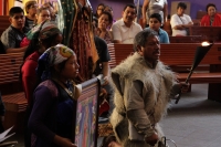 Sábado 9 de diciembre del 2017. Tuxtla Gutiérrez. Indí­genas de San Juan Chamula regresan después de visitar la Virgen de Juquila y agradecen en la iglesia de Guadalupe antes de continuar hacia las comunidades de Los Altos de Chiapas.