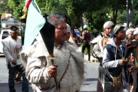 Sábado 9 de diciembre del 2017. Tuxtla Gutiérrez. Indí­genas de San Juan Chamula regresan después de visitar la Virgen de Juquila y agradecen en la iglesia de Guadalupe antes de continuar hacia las comunidades de Los Altos de Chiapas.