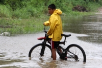 Miércoles 4 de junio del 2014. Tonala, Chiapas. Varias colonias y caseríos en la zona de Puerto Arista dejan a familias incomunicadas durante las lluvias de las últimas horas.