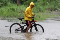 Miércoles 4 de junio del 2014. Tonala, Chiapas. Varias colonias y caseríos en la zona de Puerto Arista dejan a familias incomunicadas durante las lluvias de las últimas horas.