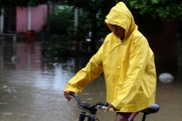 Miércoles 4 de junio del 2014. Tonala, Chiapas. Varias colonias y caseríos en la zona de Puerto Arista dejan a familias incomunicadas durante las lluvias de las últimas horas.