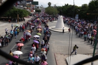 Miércoles 9 de diciembre del 2015. Tuxtla Gutiérrez. Un Policía Federal y dos elementos de la corporación estatal fueron retenidos por los sindicalistas de la Coordinadora Nacional de Trabajadores de la Educación después del enfrentamiento ocurrido entre 