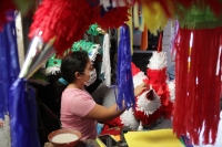 Diciembre del 2020. Tuxtla Gutiérrez. Elaboración de piñatas