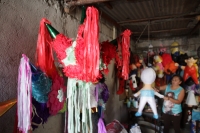 Diciembre del 2020. Tuxtla Gutiérrez. Elaboración de piñatas