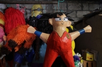 Diciembre del 2020. Tuxtla Gutiérrez. Elaboración de piñatas