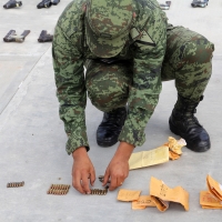 Miércoles 26 de julio del 2017. Tuxtla Gutiérrez. Autoridades castrenses de Chiapas y Tabasco en las instalaciones del 20 Batallón de Infantería dan inicio a la ceremonia de destrucción de armamento decomisado en diferentes operativos judiciales en el sur
