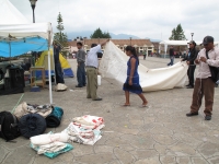 Miembros del Frente Nacional de Lucha por el Socialismo (FNLS) levantaron el plantón que por 9 días matuvieron en la plaza catedral de San Cristóbal de Las Casas en demanda de soliciones a diversos problemas agrarios y sociales.