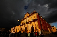 Viernes primero de noviembre del 2013. San Cristóbal de las Casas. Aspectos de la Plaza de la Paz