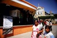 Los pobladores de la ciudad de Ocosocuautla de Espinoza participan esta mañana en el plebiscito que lleva a cabo para conocer la opinión de las personas sobre la propuesta de cambiarle el nombre de esta ciudad a Coita, nombre que deriva su toponimia y uso