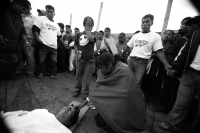 Una persona muerta, un numero indeterminado de golpeados, cuatro vehículos destrozados y daños materiales es el saldo después del enfrentamiento sostenido entre militantes priistas en la comunidad de Oxchuc, donde este medio día se llevo a cabo el plebisc