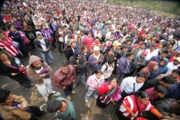 Una persona muerta, un numero indeterminado de golpeados, cuatro vehículos destrozados y daños materiales es el saldo después del enfrentamiento sostenido entre militantes priistas en la comunidad de Oxchuc, donde este medio día se llevo a cabo el plebisc