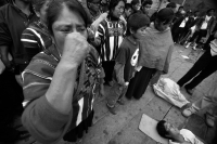Una persona muerta, un numero indeterminado de golpeados, cuatro vehículos destrozados y daños materiales es el saldo después del enfrentamiento sostenido entre militantes priistas en la comunidad de Oxchuc, donde este medio día se llevo a cabo el plebisc