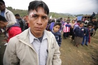 Una persona muerta, un numero indeterminado de golpeados, cuatro vehículos destrozados y daños materiales es el saldo después del enfrentamiento sostenido entre militantes priistas en la comunidad de Oxchuc, donde este medio día se llevo a cabo el plebisc