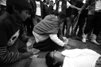 Una persona muerta, un numero indeterminado de golpeados, cuatro vehículos destrozados y daños materiales es el saldo después del enfrentamiento sostenido entre militantes priistas en la comunidad de Oxchuc, donde este medio día se llevo a cabo el plebisc
