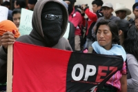 Lunes 23 de agosto. Indígenas de San Cristóbal de las Casas, marchan y se manifiestan en las instalaciones del PNUD de la ONU para exigir la libertad de los presos de conciencia de las cárceles de Chiapas y por la detención la noche de ayer de uno de los 