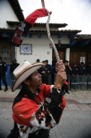 Lunes 23 de agosto. Indígenas de San Cristóbal de las Casas, marchan y se manifiestan en las instalaciones del PNUD de la ONU para exigir la libertad de los presos de conciencia de las cárceles de Chiapas y por la detención la noche de ayer de uno de los 