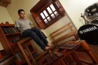 Jueves 4 de agosto del 2016. San Cristóbal de las Casas. El joven Cesar Artemio del Valle interpreta bellas composiciones musicales a pesar de que hace 12 años perdiera los brazos en un accidente donde resultar electrocutado. Su formación musical es graci
