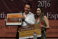 Martes 6 de diciembre del 2016. Tuxtla Gutiérrez. Federico Espinosa, poeta colombiano recibe el premio internacional de poesía Jaime Sabines 2016 con el poemario El Movimiento de la Tierra el cual es estregado esta noche en la capital del estado de Chiapa