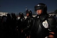 Viernes 6 de diciembre del 2013. Tuxtla Gutiérrez. Autoridades municipales y estatales entregan de manera simbólica nuevo equipamiento a los elementos de la policía  de seguridad y transito del ayuntamiento local.