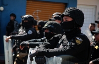 20231208. Tuxtla. Elementos policiacos blindan el centro de la ciudad durante el Informe de Gobierno 2023 de la manifestación magisterial.