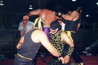 Sin Fecha (principios de los 90s). Tuxtla Gutiérrez. El Festival de la Lata, luchadores chiapanecos en el auditorio municipal.