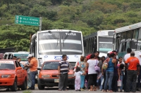 Lunes 11 de noviembre del 2013. Tuxtla Gutiérrez. Esta mañana el movimiento magisterial bloquea las entradas a la capital de Chiapas.