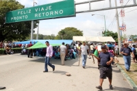 Lunes 11 de noviembre del 2013. Tuxtla Gutiérrez. Esta mañana el movimiento magisterial bloquea las entradas a la capital de Chiapas.