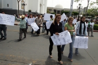 Militantes del PRI, marchan por la Calle Central para protestar ante la cúpula nacional para exigir la renuncia de Arely Madrid de la dirigencia estatal, posteriormente llegaron al edificio de Santo Domingo para tomar las instalaciones de este partido y d