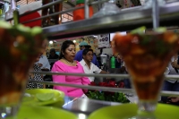 Lunes 21 de noviembre del 2016.Tuxtla Gutiérrez. Los locatarios del Mercado Nuevo en un acercamiento con los medios de comunicación ofrecen productos naturales chiapanecos además de la confianza e higiene de su comunidad hacia sus visitantes constantement