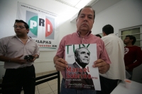 Priistas de Tuxtla desmientes las versiones periodÃsticas que enuncian la renuncia a la candidatura de este ayuntamiento de Manuel Sobrino y afirman que continuaran trabajando para iniciar las actividades polÃticas en breve. Priistas de Tuxtla desmientes las versiones periodÃsticas que enuncian la renuncia a la candidatura de este ayuntamiento de Manuel Sobrino y afirman que continuaran trabajando para iniciar las actividades polÃticas en breve.