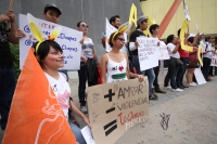 Domingo 20 de mayo del 2012. Tuxtla Gutiérrez, Chiapas. La marcha mundial Pro AMLO se lleva inicia esta mañana en la avenida central de oriente a poniente donde jóvenes simpatizantes manifiestan su apoyo al candidato de las izquierdas de México.