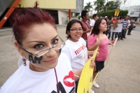 Domingo 20 de mayo del 2012. Tuxtla Gutiérrez, Chiapas. La marcha mundial Pro AMLO se lleva inicia esta mañana en la avenida central de oriente a poniente donde jóvenes simpatizantes manifiestan su apoyo al candidato de las izquierdas de México.