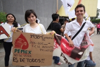 Domingo 20 de mayo del 2012. Tuxtla Gutiérrez, Chiapas. La marcha mundial Pro AMLO se lleva inicia esta mañana en la avenida central de oriente a poniente donde jóvenes simpatizantes manifiestan su apoyo al candidato de las izquierdas de México.