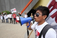Domingo 20 de mayo del 2012. Tuxtla Gutiérrez, Chiapas. La marcha mundial Pro AMLO se lleva inicia esta mañana en la avenida central de oriente a poniente donde jóvenes simpatizantes manifiestan su apoyo al candidato de las izquierdas de México.