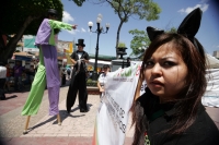 Domingo 3 de octubre. Jóvenes de Tuxtla, marchan y se manifiestan por las calles para hacer un llamado a la conciencia de quienes maltratan y afectan a los animales, mascotas o de consumo, también expresaron la preocupación que tiene la población  ante la
