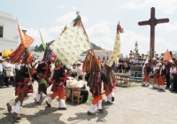 Domingo 24 de abril. Los danzantes del Carnaval Chamula realizan el recorrido de los Mashes en la plaza central de San Cristóbal de las Casas ante el asombro de los turistas y paseantes quienes se maravillaron no solo de las tradiciones indÃgenas, sino de Domingo 24 de abril. Los danzantes del Carnaval Chamula realizan el recorrido de los Mashes en la plaza central de San Cristóbal de las Casas ante el asombro de los turistas y paseantes quienes se maravillaron no solo de las tradiciones indÃgenas, sino de
