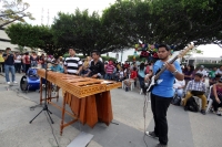 Viernes 7 de noviembre del 2014. Tuxtla Gutiérrez. Los estudiantes chiapanecos inician esta tarde Las Jornadas de Protestas Alternativas proponiendo respeto y actividades culturales para manifestar apoyo a los estudiantes de Ayotzinapa cantando el Himno a