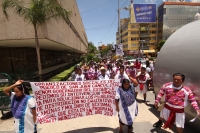 Lunes 13 de agosto del 2012. Tuxtla Gutiérrez, Chiapas. Habitantes de San Juan Cancuc exigen a las autoridades estatales el cumplimiento de los programas sociales en el campo chiapaneco.