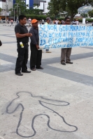 Miércoles 26 de septiembre del 2012. Tuxtla Gutiérrez, Chiapas. Habitantes de la comunidad Galeana del municipio de Chicomuselo, protestan en las entradas del edificio de la administración estatal para exigir que sean devueltas las personas desaparecidas 