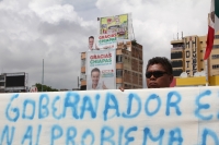 Miércoles 26 de septiembre del 2012. Tuxtla Gutiérrez, Chiapas. Habitantes de la comunidad Galeana del municipio de Chicomuselo, protestan en las entradas del edificio de la administración estatal para exigir que sean devueltas las personas desaparecidas 