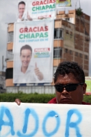 Miércoles 26 de septiembre del 2012. Tuxtla Gutiérrez, Chiapas. Habitantes de la comunidad Galeana del municipio de Chicomuselo, protestan en las entradas del edificio de la administración estatal para exigir que sean devueltas las personas desaparecidas 