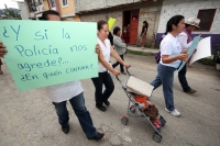 Miércoles 3 de octubre del 2012. San Cristóbal de las Casas, Chiapas. Familiares y conocidos de la niña balaceada por un comandante de la PFP protestan en las oficinas de justicia de San Cristóbal para exigir que sea detenido el agente que el fin de seman