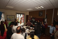 Miércoles 3 de octubre del 2012. San Cristóbal de las Casas, Chiapas. Familiares y conocidos de la niña balaceada por un comandante de la PFP protestan en las oficinas de justicia de San Cristóbal para exigir que sea detenido el agente que el fin de seman