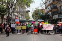 Miércoles 1 de marzo del 2017. Tuxtla Gutiérrez. Personas encapuchadas protestan esta mañana exigiendo predios para habitar demandas, demandas agrarias y del sector salud este medio día en la Avenida Central