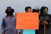 Miércoles 1 de marzo del 2017. Tuxtla Gutiérrez. Personas encapuchadas protestan esta mañana exigiendo predios para habitar demandas, demandas agrarias y del sector salud este medio día en la Avenida Central