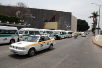 Lunes 16 de mayo del 2016. Tuxtla Gutiérrez. A pesar del bloqueo del transporte en varias ciudades del estado de Chiapas, algunas unidades del transporte público continúan prestando su servicio antes de radicalizar la protesta.
