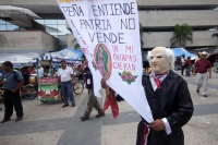 Lunes 18 de julio del 2016. Tuxtla Gutiérrez. Durante la manifestación del Pueblo Creyente en apoyo al Movimiento Magisterial en contra de la Reforma Educativa, indÃgenas y maestros realizan un acto religioso en la plaza central de la capital del estado d Lunes 18 de julio del 2016. Tuxtla Gutiérrez. Durante la manifestación del Pueblo Creyente en apoyo al Movimiento Magisterial en contra de la Reforma Educativa, indÃgenas y maestros realizan un acto religioso en la plaza central de la capital del estado d