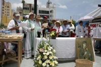 Lunes 18 de julio del 2016. Tuxtla Gutiérrez. Durante la manifestación del Pueblo Creyente en apoyo al Movimiento Magisterial en contra de la Reforma Educativa, indígenas y maestros realizan un acto religioso en la plaza central de la capital del estado d