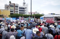 Lunes 18 de julio del 2016. Tuxtla Gutiérrez. Durante la manifestación del Pueblo Creyente en apoyo al Movimiento Magisterial en contra de la Reforma Educativa, indígenas y maestros realizan un acto religioso en la plaza central de la capital del estado d